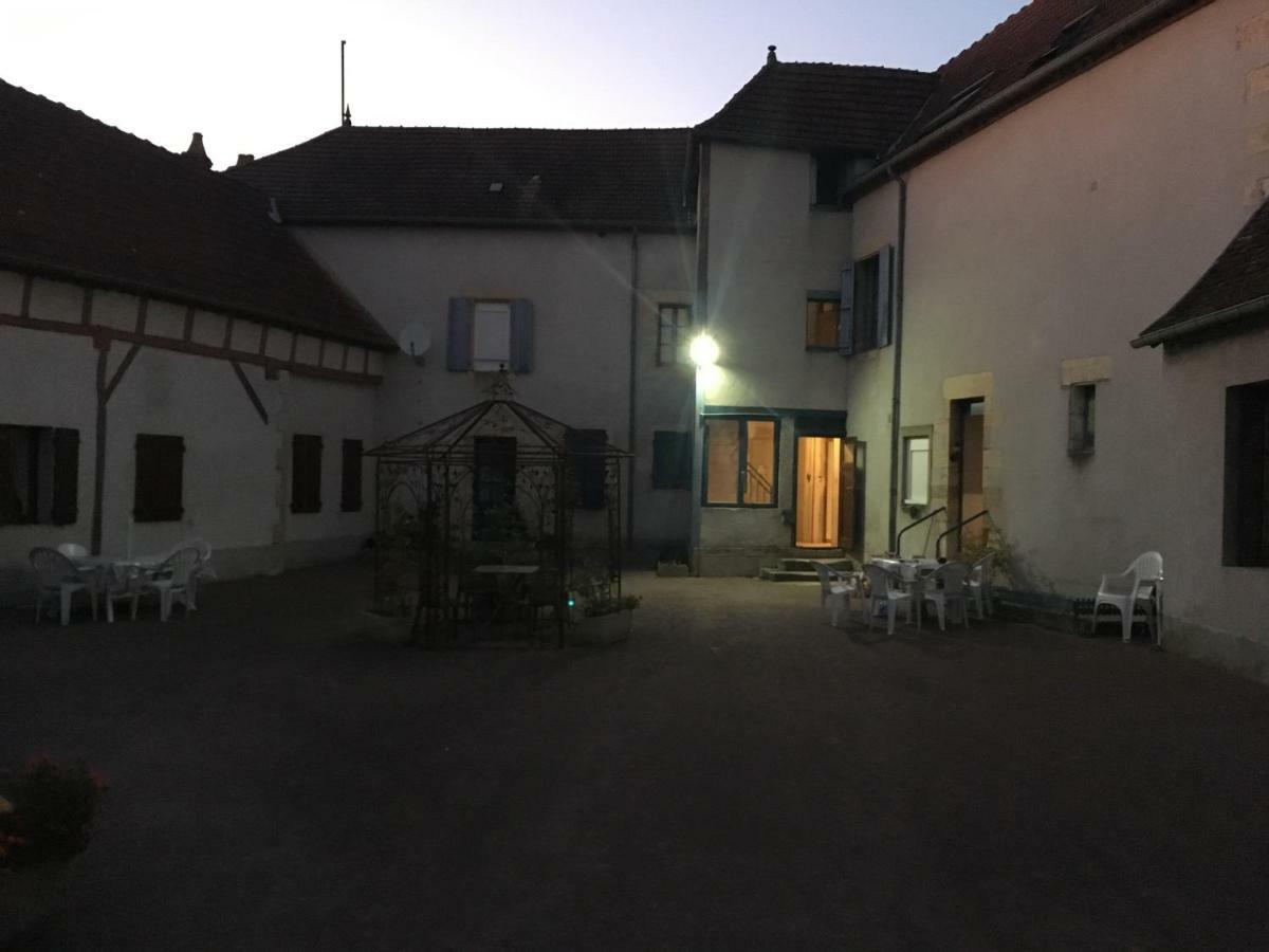 Charmant T2 Rdc Dans Residence Avec Parc Arbore Saint-Pierre-le-Moûtier Exterior foto